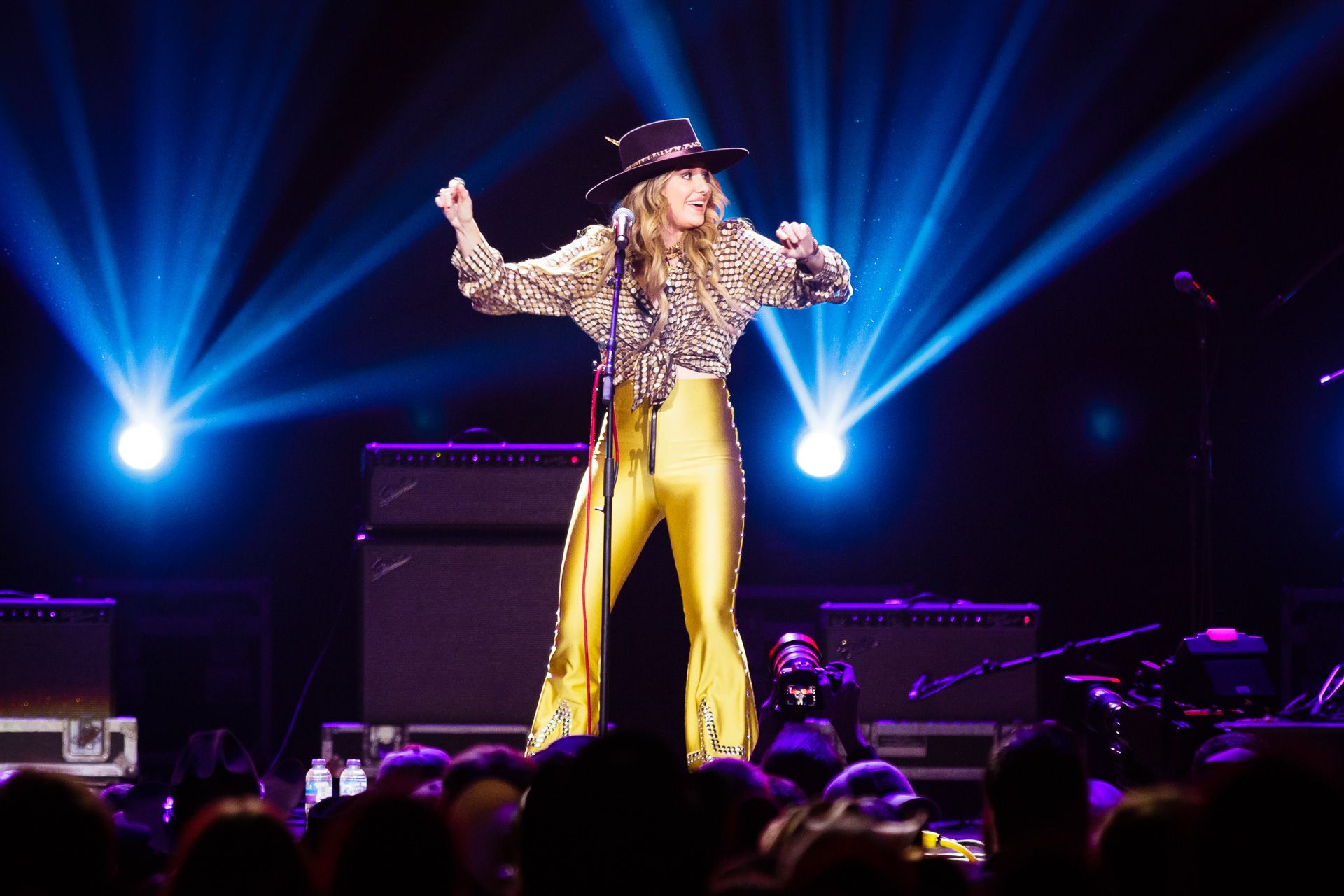 Lainey Wilson Live at Dickies Arena, Fort Worth – September 19, 2025